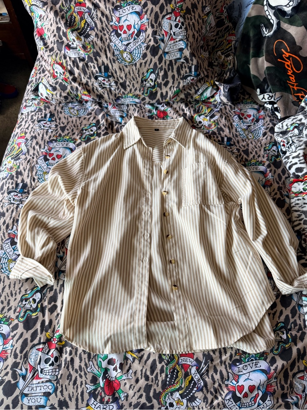 Relaxed Women's Button-Down Shirt in Green Stripe